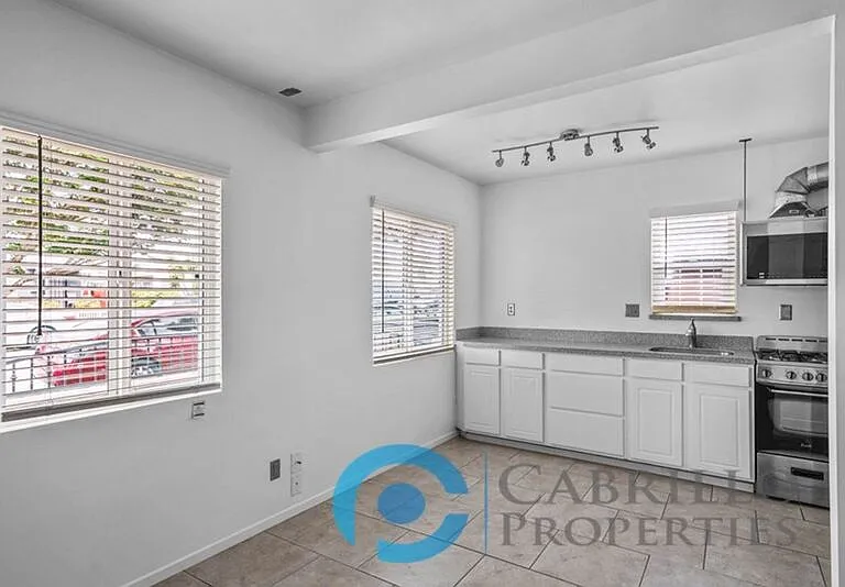 2110 Bacon St #8 — Photo 8