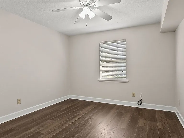 619 15th Ave — Photo 13