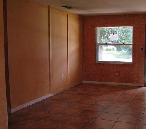 5th image of 2848 Empire Pl
