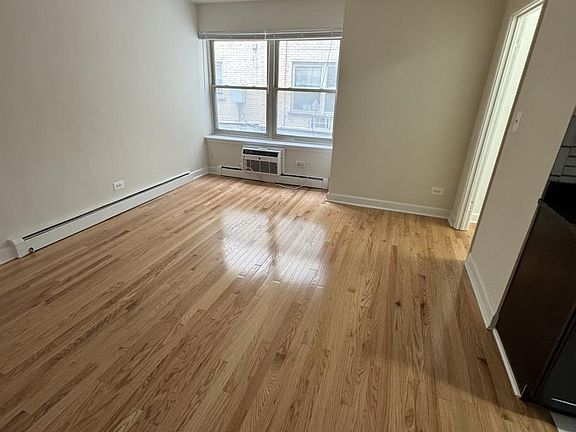 3rd image of 6830 N Sheridan Rd APT 263