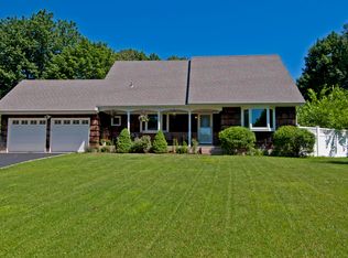 15 Chivalry Ln, Nesconset, NY 11767