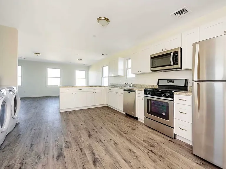 71 Illinois Ave #71 — Photo 6