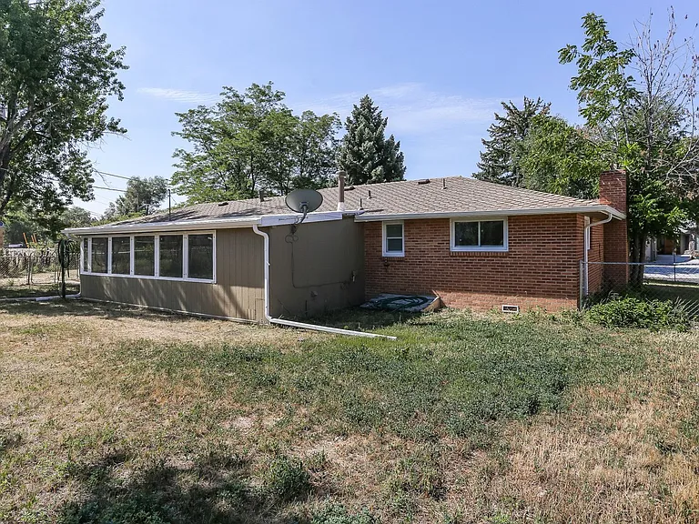 2408 Lake Dr — Photo 6