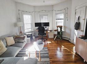 210 Rochambeau Ave, Providence, RI