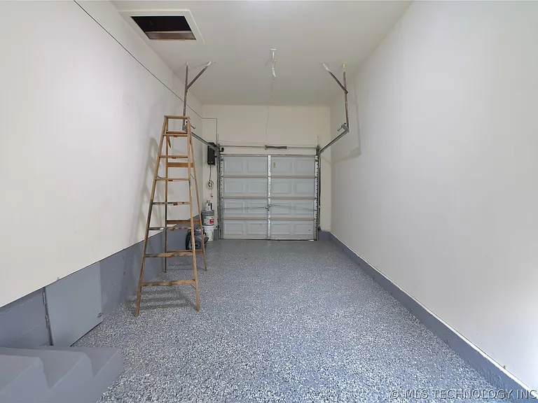 3823 S Indianapolis Ave — Photo 15