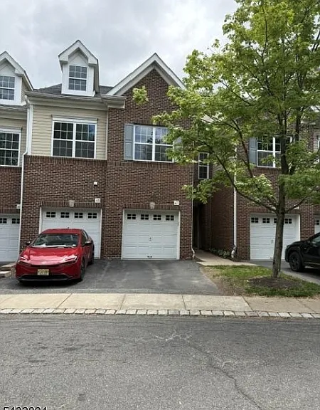 47 Taft Ln — Photo 1