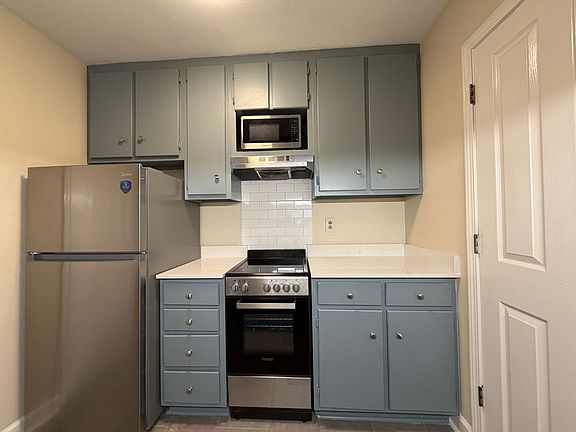 5th image of 903 1/2 Cotton Row APT D