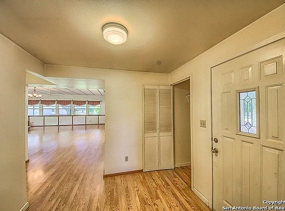 3rd image of 124 Laurel Ln
