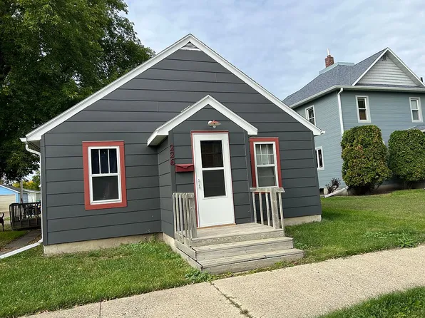 226 6th Ave SW, Valley City, ND 58072