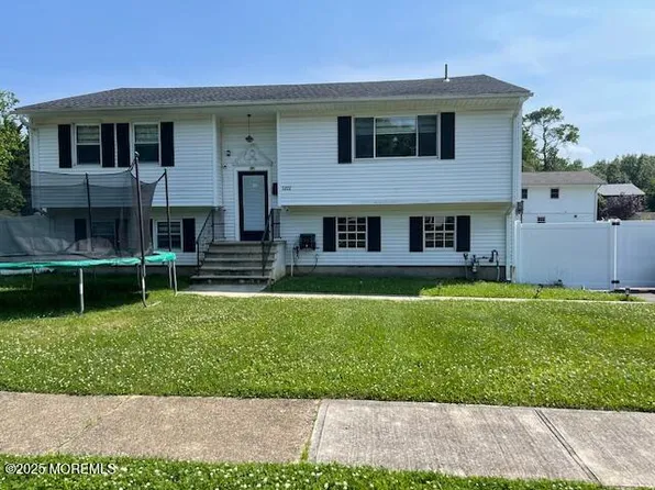 1202 Thomas Ave, Ocean, NJ 07712