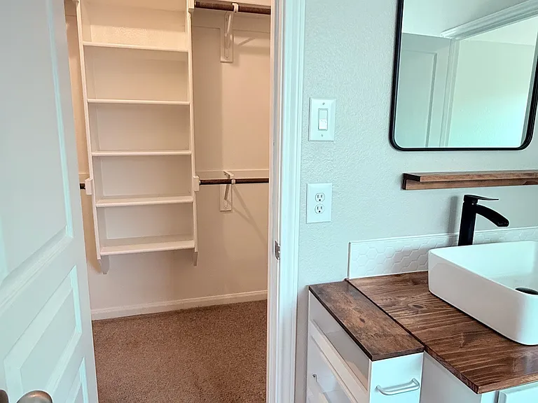 2345 Aurora Dr — Photo 16