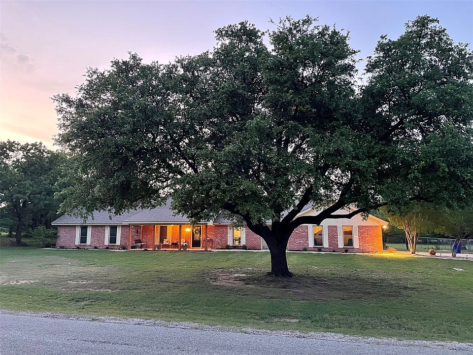 1st image of 942 Diana Ln