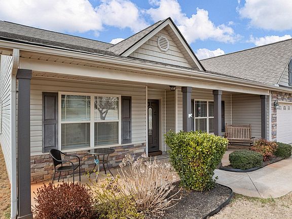 4th image of 313 Highland Springs Loop