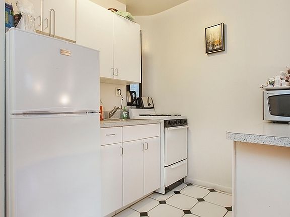 3rd image of 429 E 83rd St APT 3A