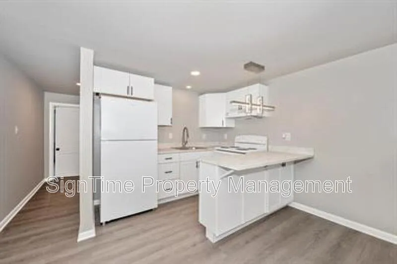2 bed, 1.0 bath, 800 sqft, $1,250 — Photo 2