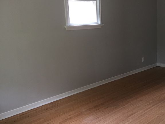 4th image of 1374 McTavish St