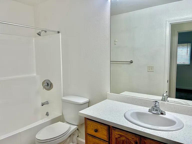 B Street Apartments — Photo 3