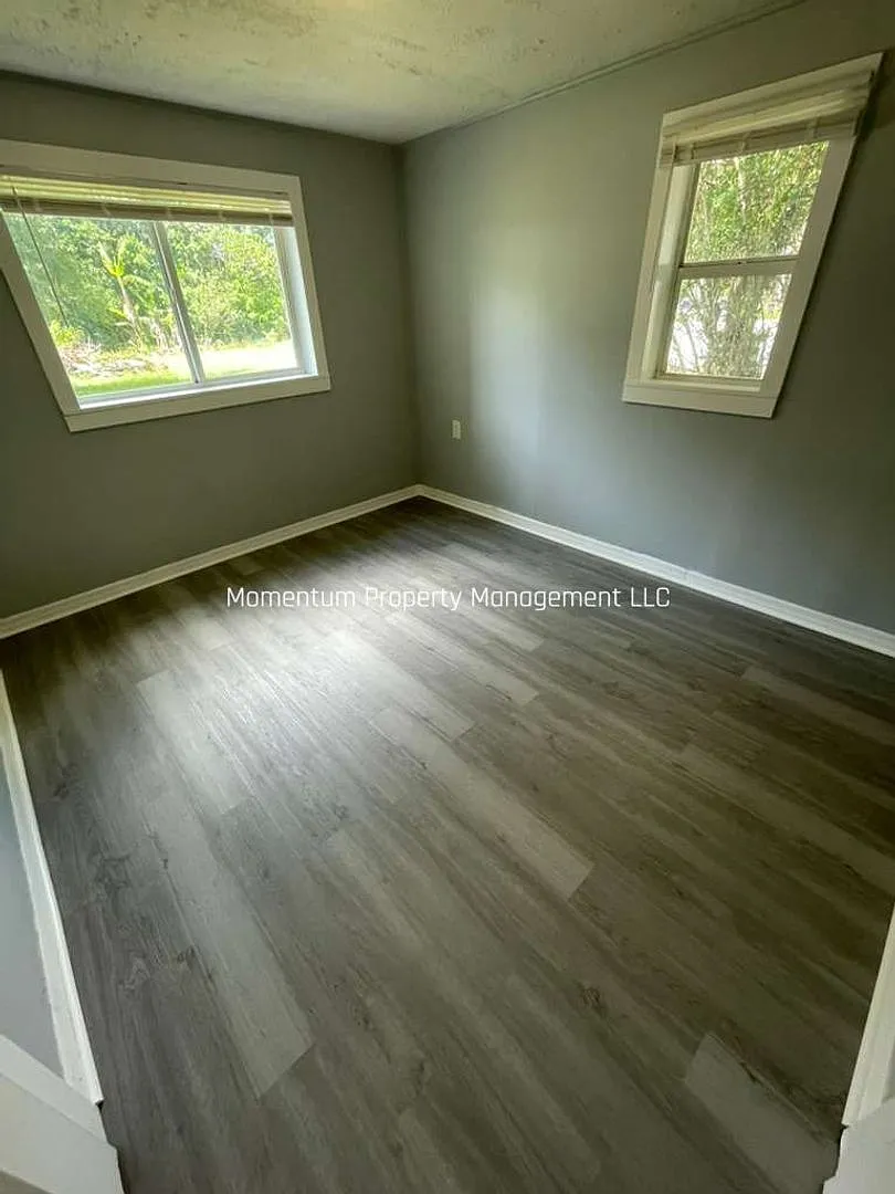 Freshly Renovated 3/2 - Ready for Immediate Move-In — Photo 3