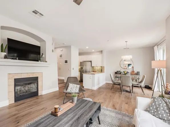 4066 Karst Rd, Carlsbad, CA 92010