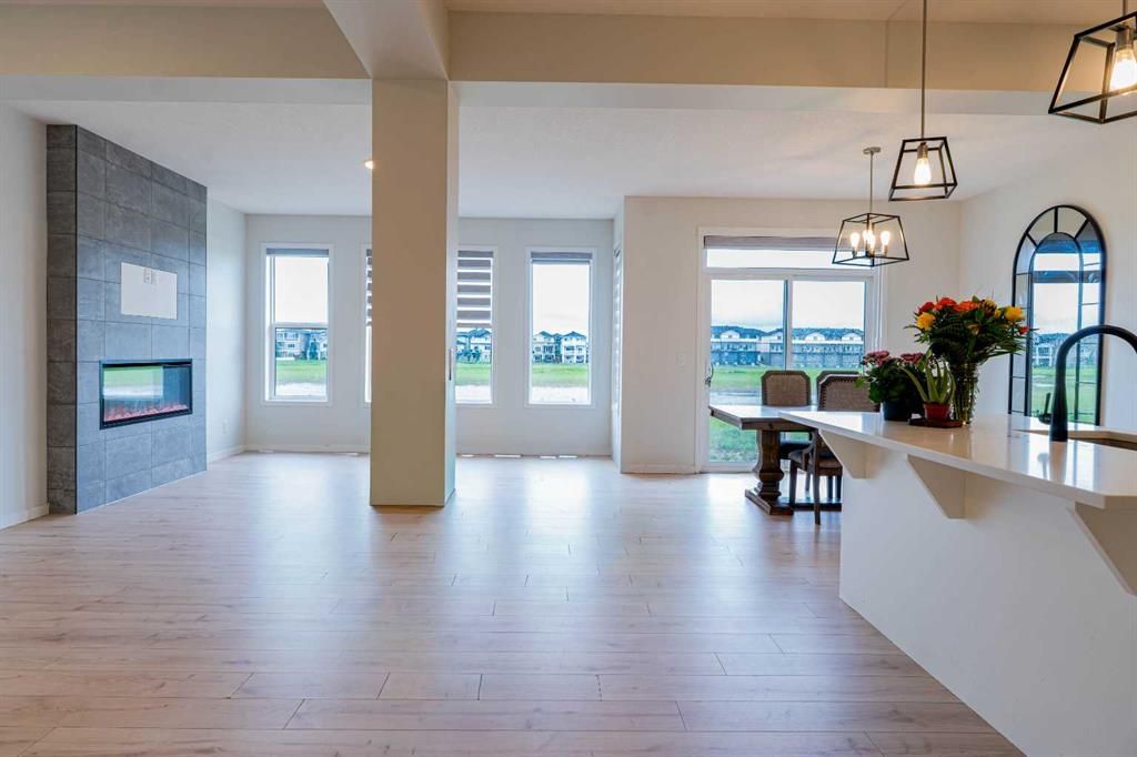 915 E Corner Meadows Way NE, Calgary, AB - View 4