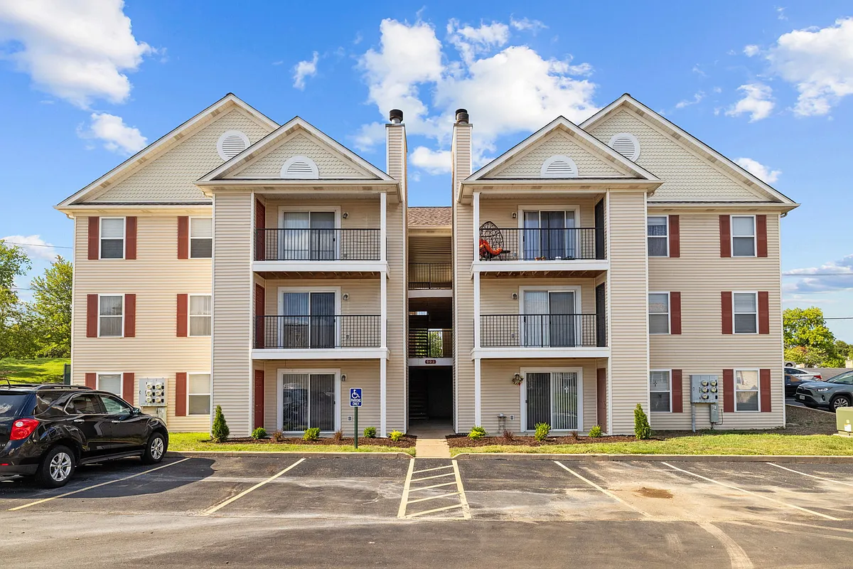 Building Photo - 919 Carriage Circle Ln #D