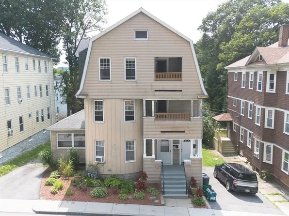 8 Agawam St, Worcester, MA 01603