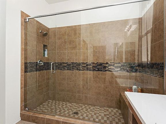 5th image of 28757 N 121st Ln