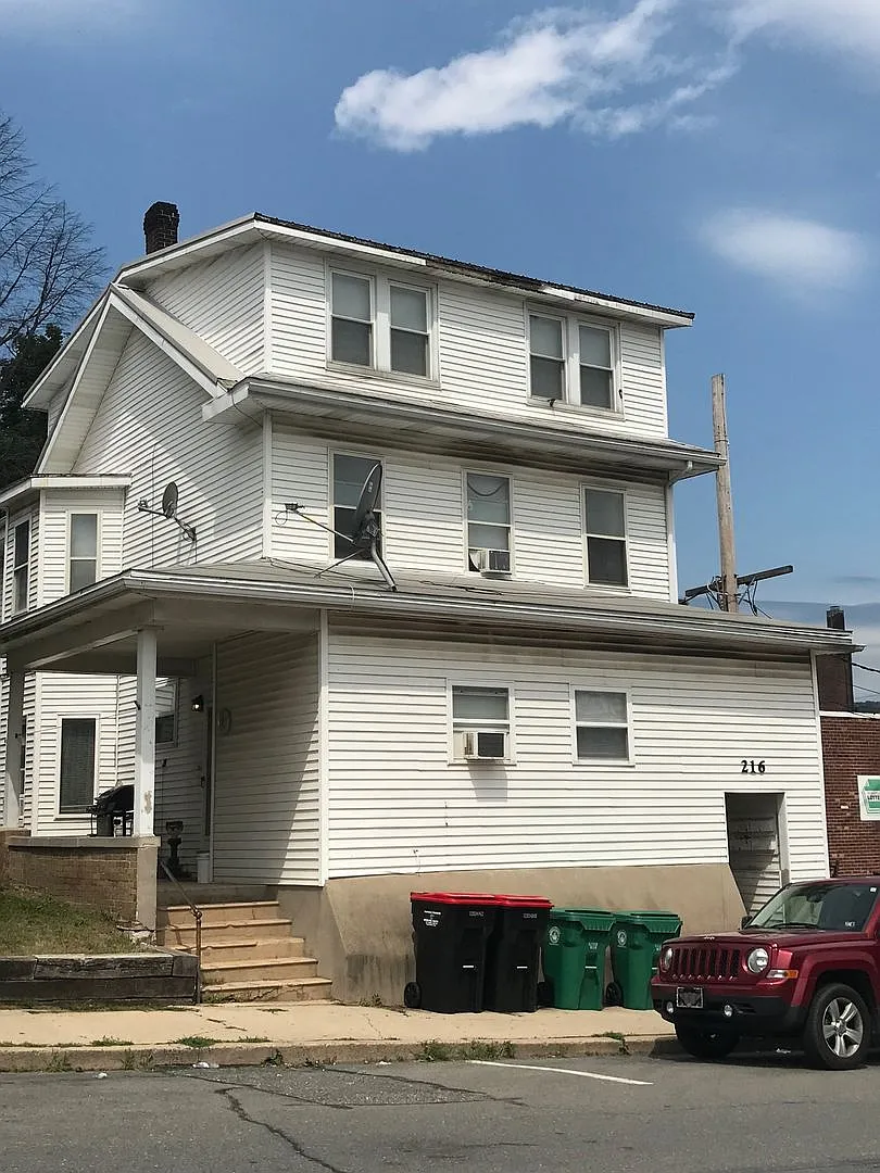 216 S 1st Street — Photo 1