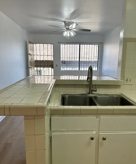 736 Bernard St #202 — Photo 9