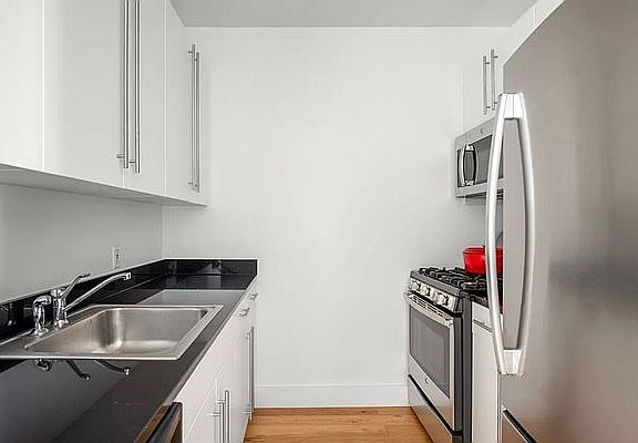 4th image of 37 Murray St #501