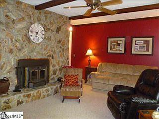 5th image of 220 Sleepy Hollow Dr