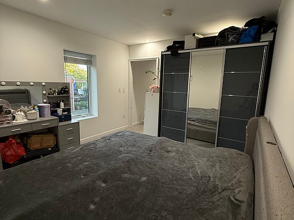 5th image of 2655 E 23rd St #3