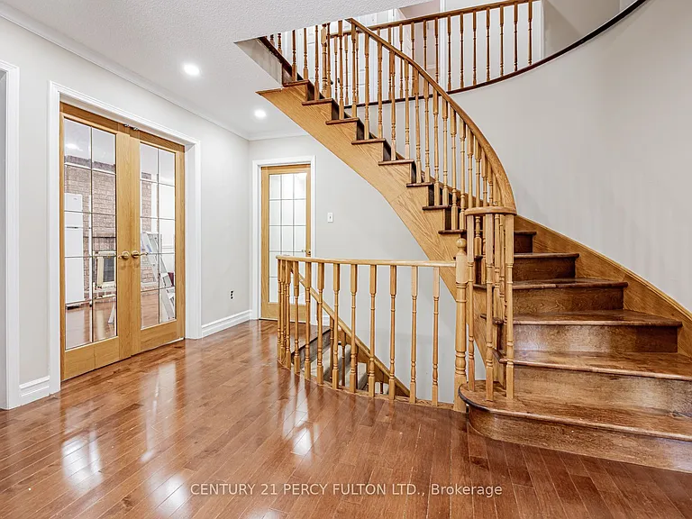 81 Ennisclare Pl — Photo 5