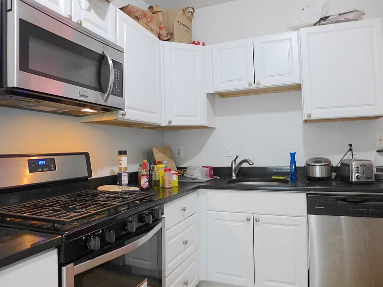 72 Hillside St #5 — Photo 10
