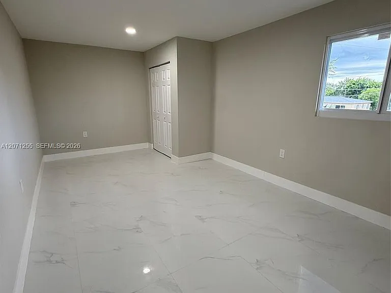 17690 NE 19th Ave — Photo 9