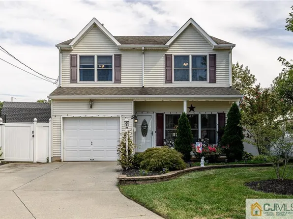 5 Cross Ave, Aberdeen, NJ 07747