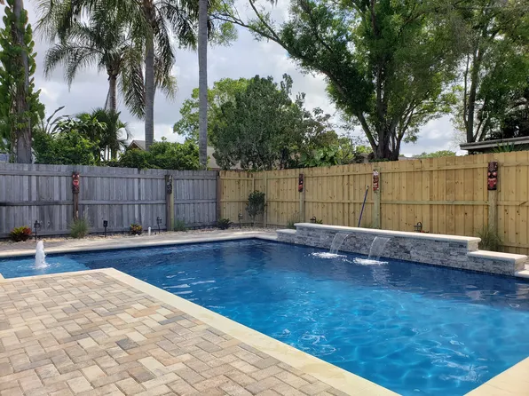 10053 85th St, Seminole, FL 33777