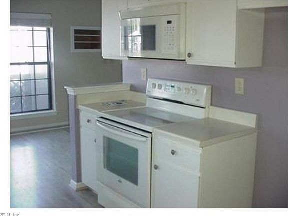 4th image of 417 Harbour Pt APT 103