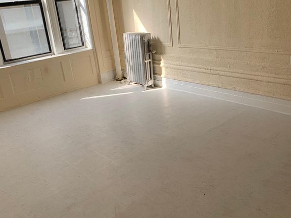 2nd image of 1057 Hoe Ave APT 3C