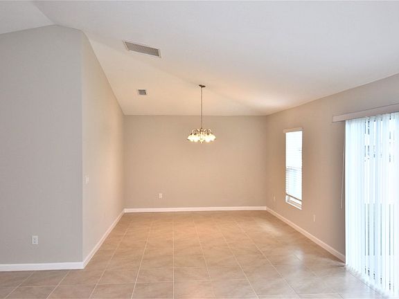 2nd image of 301 SW Log Dr