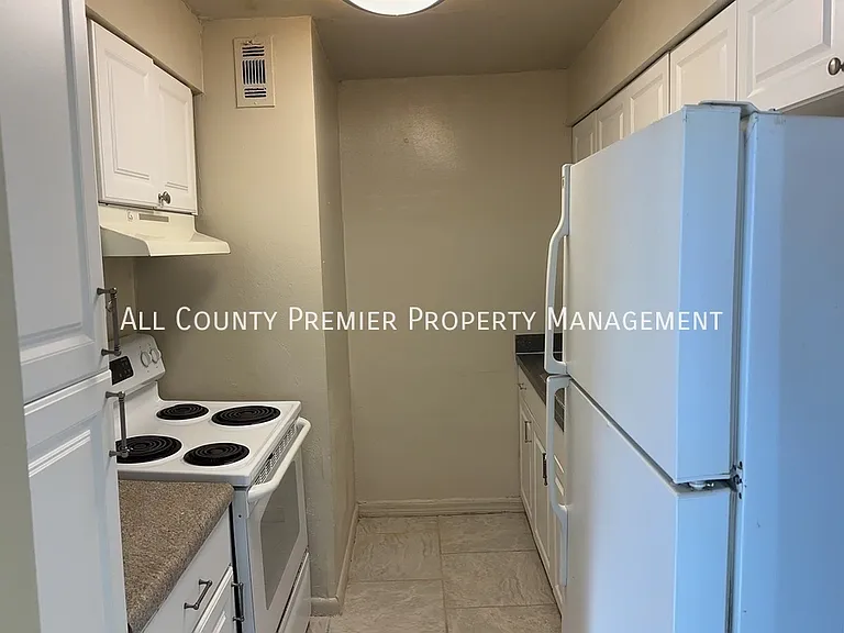 5540 S Rio Grande Ave — Photo 2