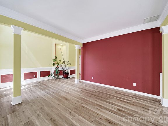 5th image of 10918 Chamberlain Hall Ct