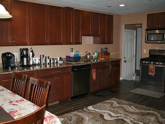 3rd image of 34860 Iris Ln