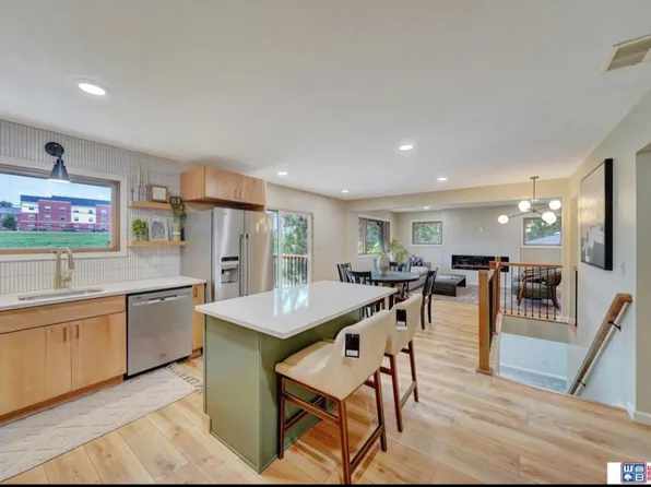 241 Wedgewood Dr, Lincoln, NE 68510