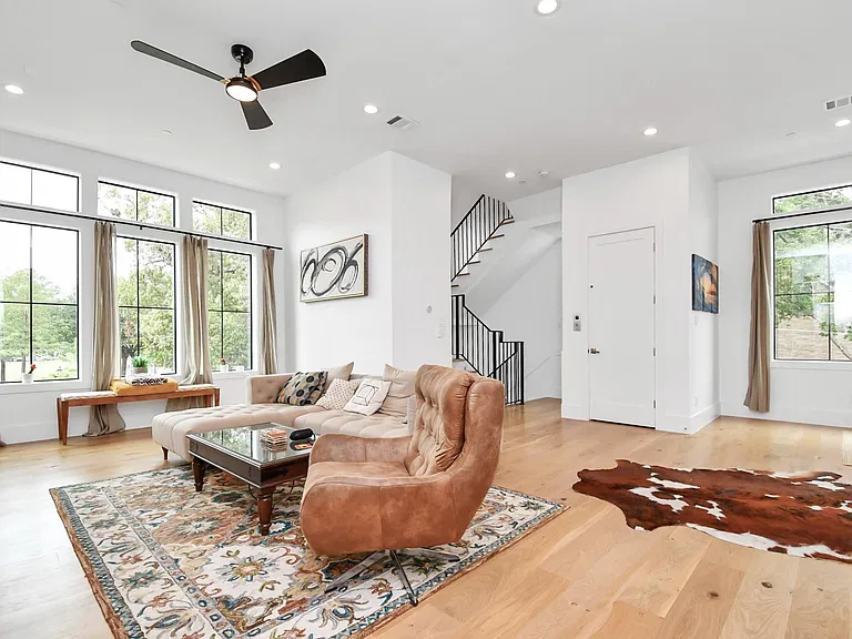 2303 Yupon St — Photo 15