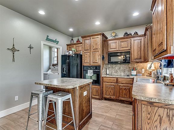 4th image of 601 Quail Ridge Rd