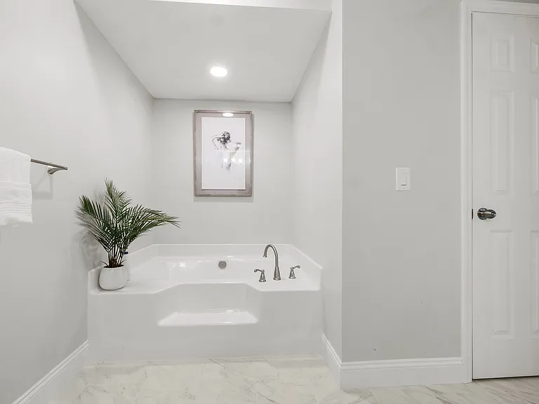 178 S Pier Rd #B — Photo 33