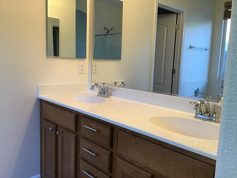 525 Luciana Dr — Photo 7