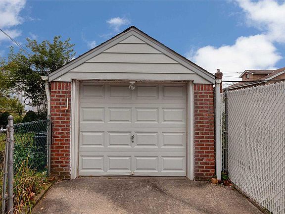 4th image of 69-30 184th St