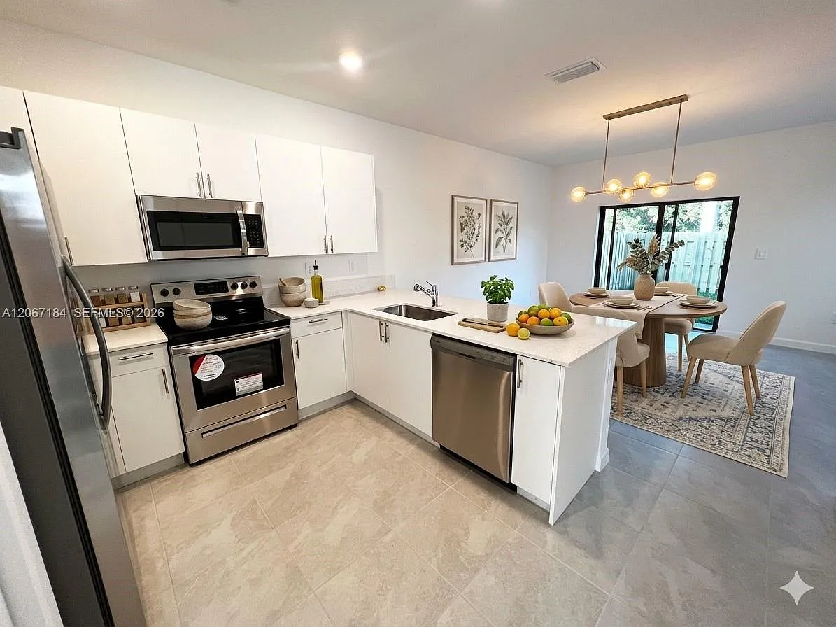 Silver Palm Residential Ho — Photo 3